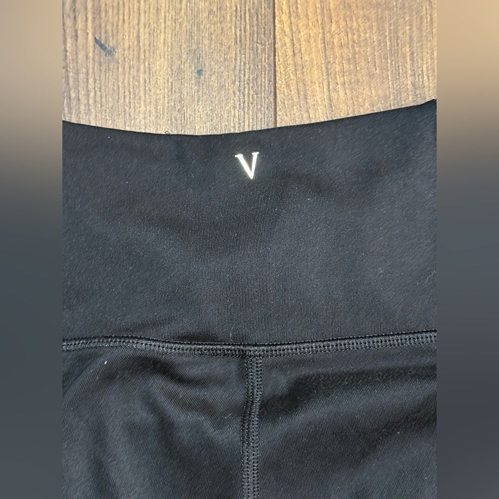 Victoria's Secret Black Activewear Leggings Size 4 Pockets High Rise Gold V Logo - Picture 5 of 8